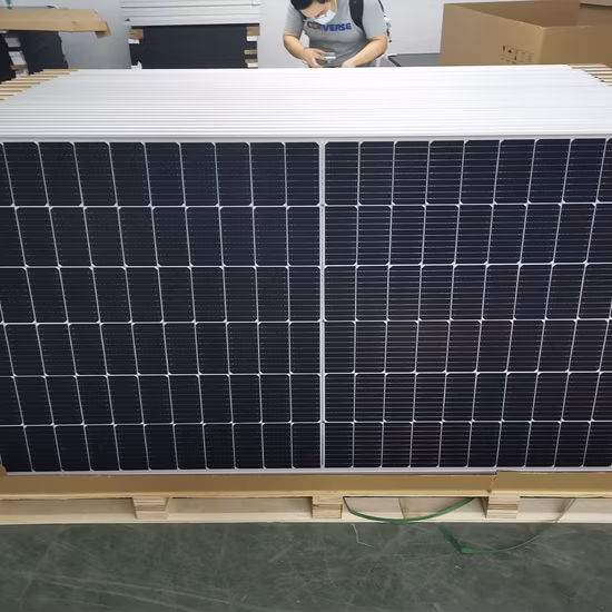 Installazione di tegole sul tetto Sistema di batterie ibride 5kw 10kw 20kw Sistema di pannelli solari fotovoltaici per la Germania